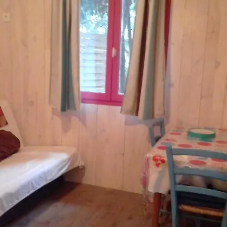 Petit Chalet A 4 Km Des Plages Et Du Cap D'agde Apartment Agde